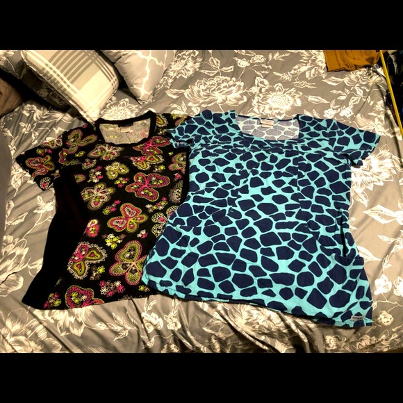 SOLD!  2 Scrub tops Sz M Grey’s Anatomy & Cherokee - Picture 2 of 16